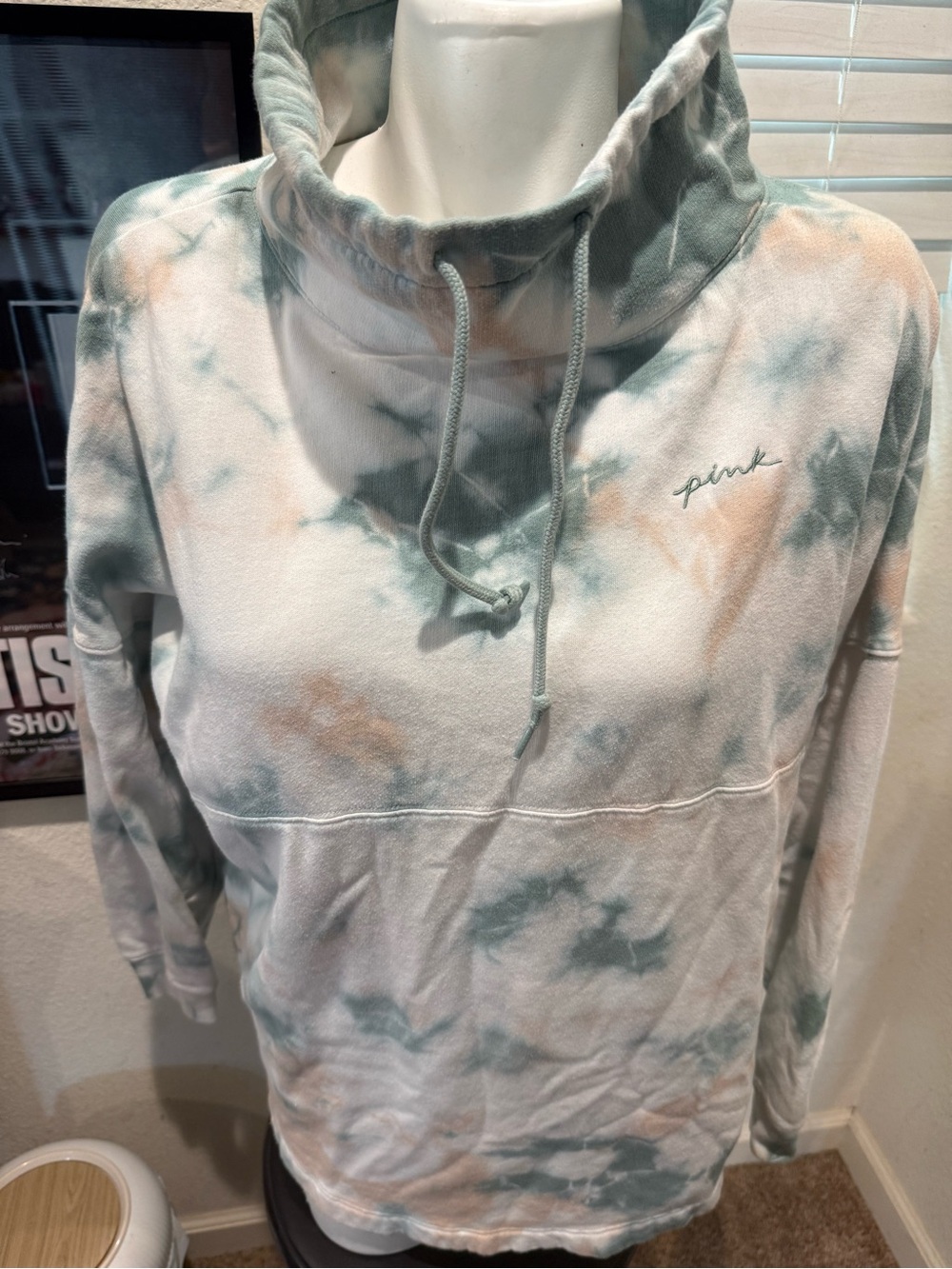 VS PINK Varsity Pullover Tie Dye Medium Victoria’s Secret Sweatshirt Logo